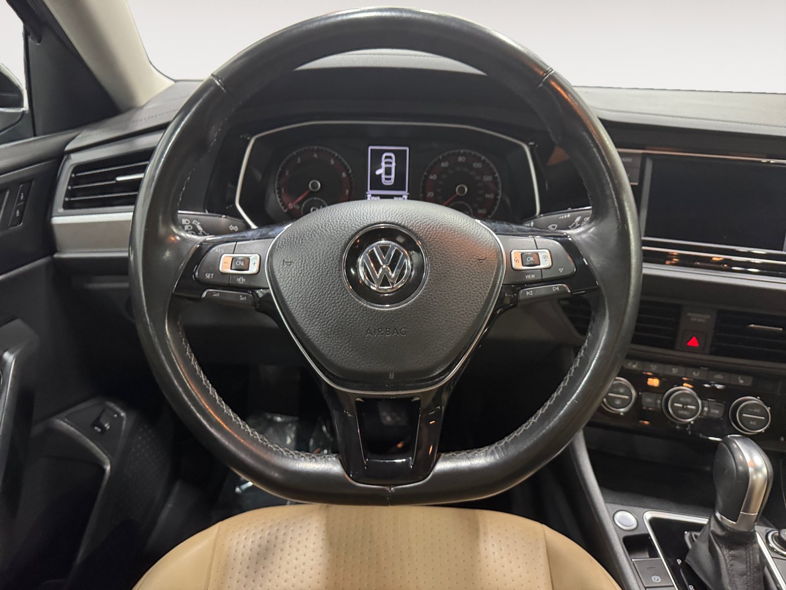 Used 2019 Volkswagen Jetta SE w/ Cold Weather Package FWD image 12