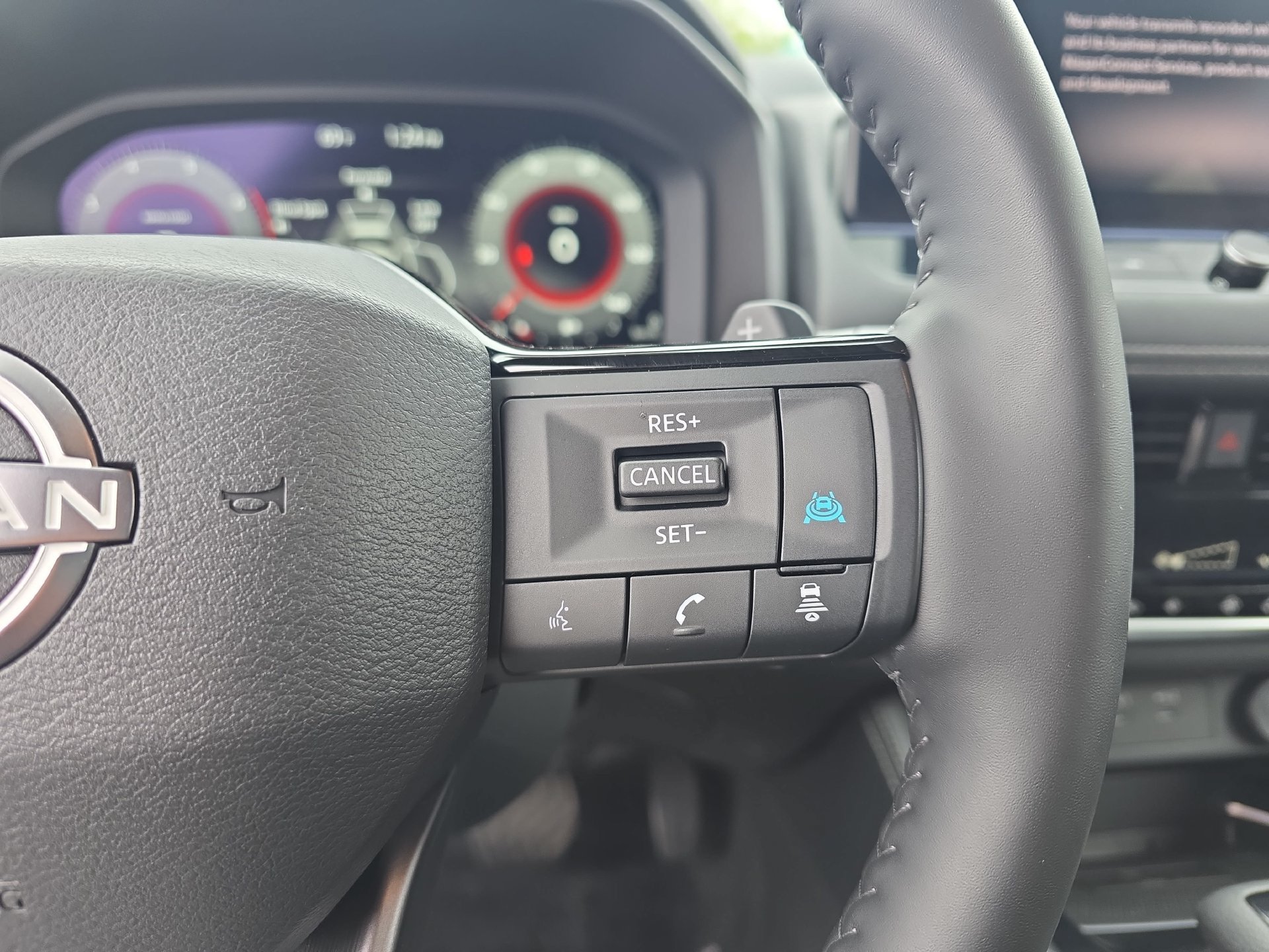 Used 2025 Nissan Rogue Platinum FWD image 18