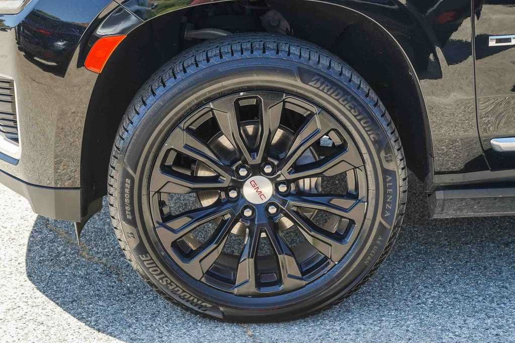 Used 2022 GMC Yukon XL Denali w/ Denali Premium Package RWD image 10