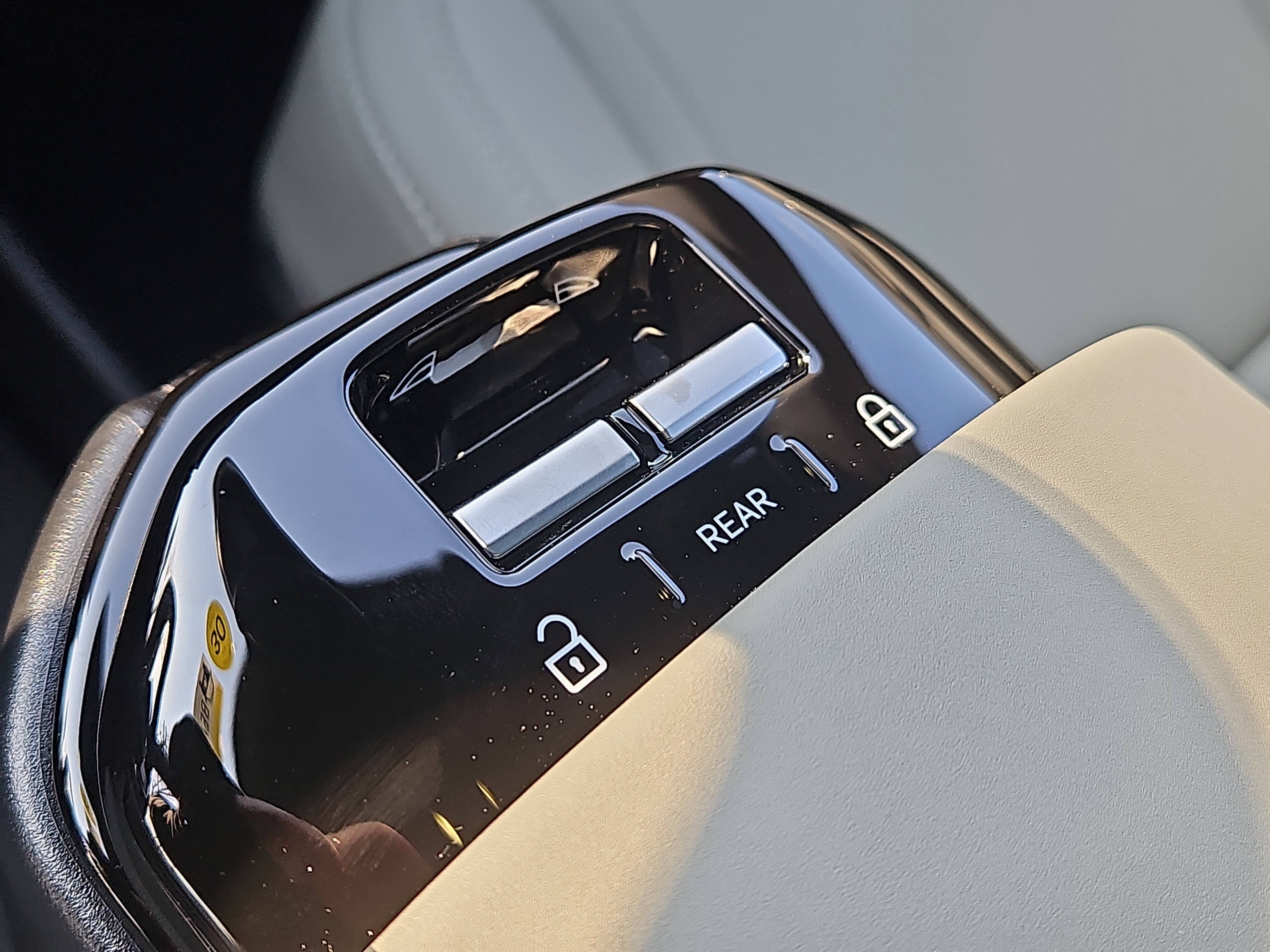 New 2026 Volvo EX30 Plus w/ Protection Package Premier image 13