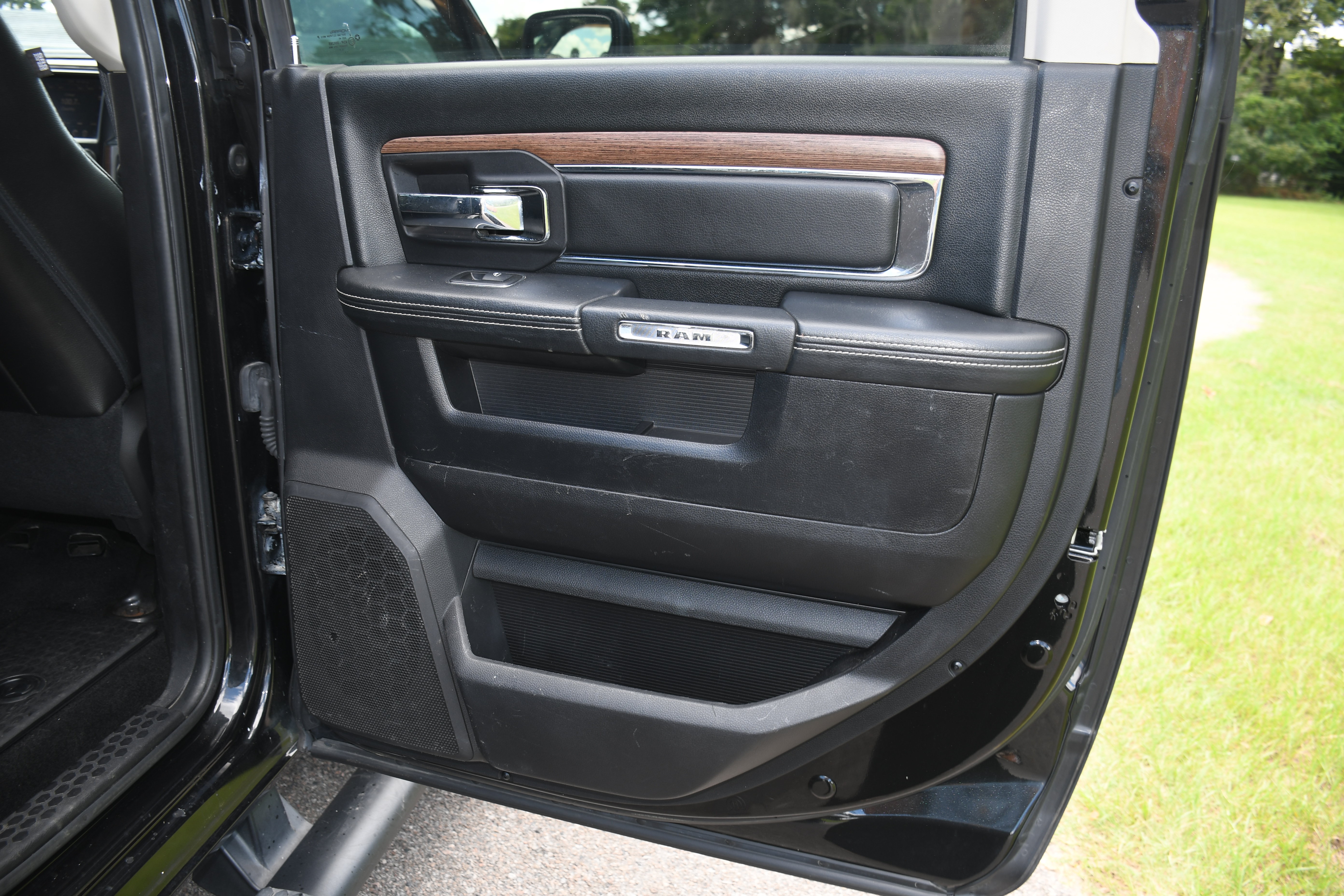 Used 2016 RAM 2500 Laramie w/ Sport Appearance Group AWD/4WD image 21