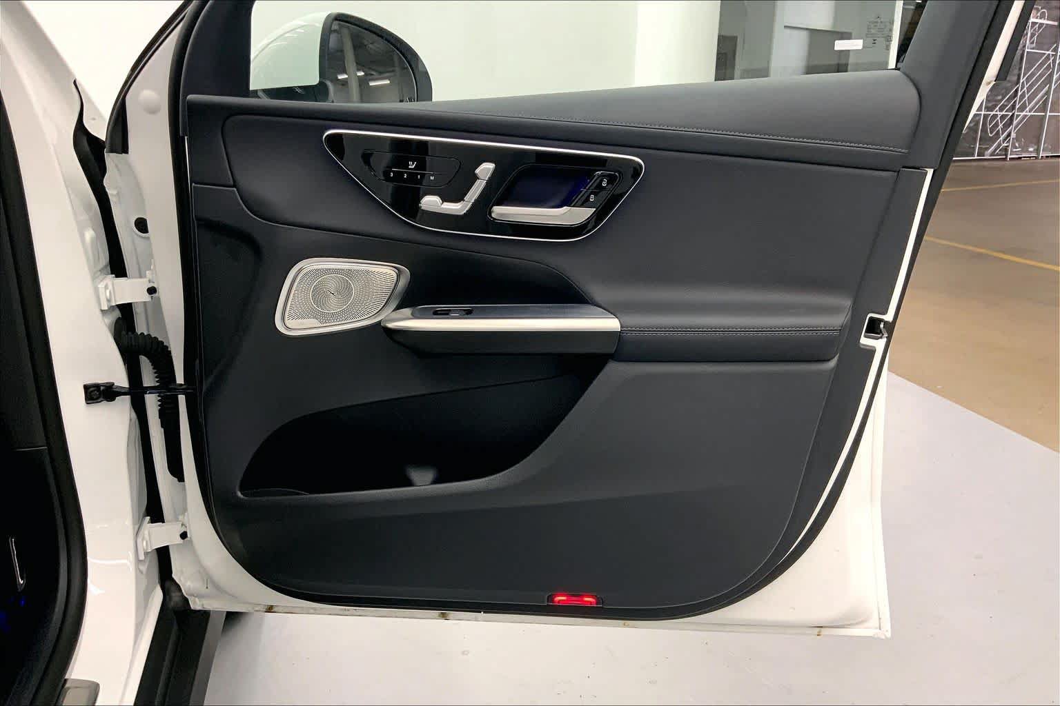 Used 2024 Mercedes-Benz GLC 300 image 9