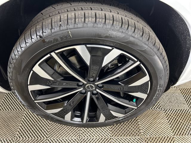 Used 2025 Volvo XC90 B6 Plus w/ Protection Package Premier AWD/4WD image 37