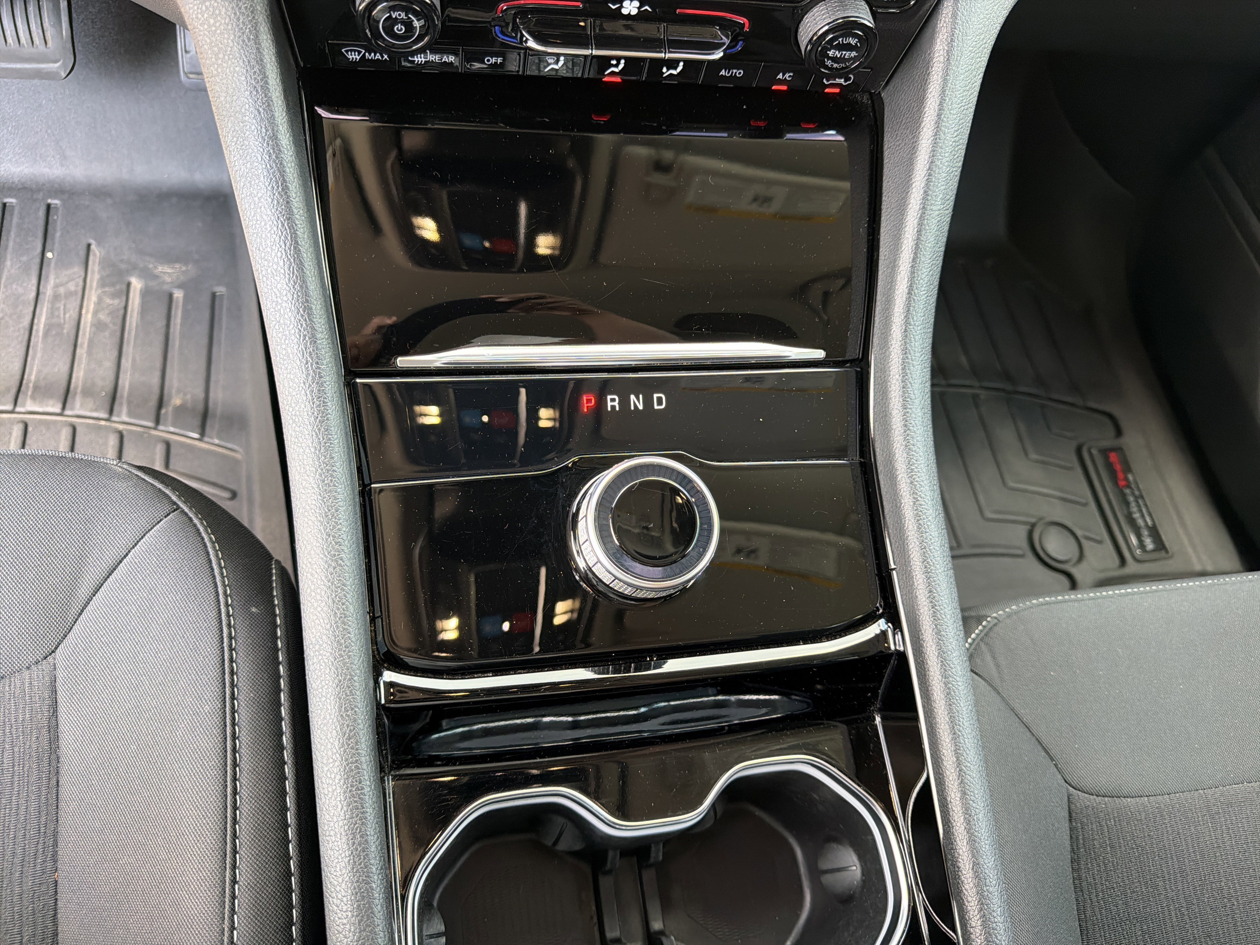 Used 2023 Jeep Grand Cherokee Laredo AWD/4WD image 28