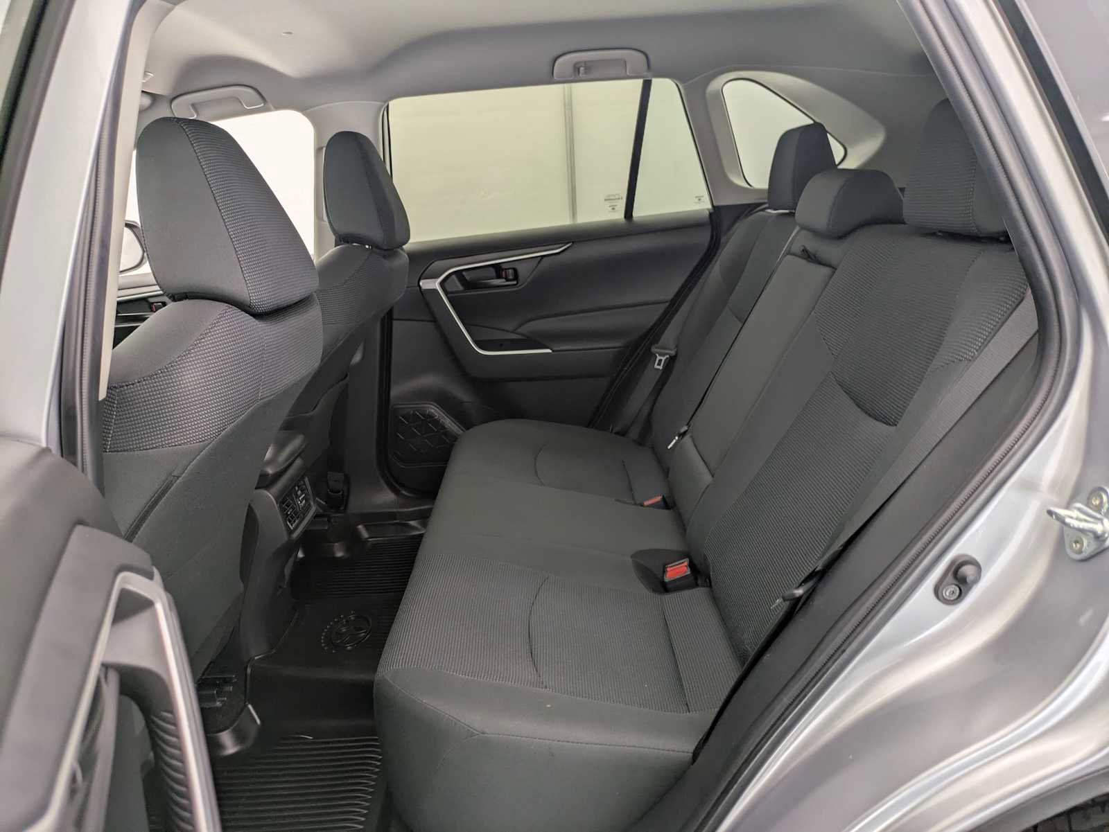 Used 2024 Toyota RAV4 LE AWD/4WD image 18