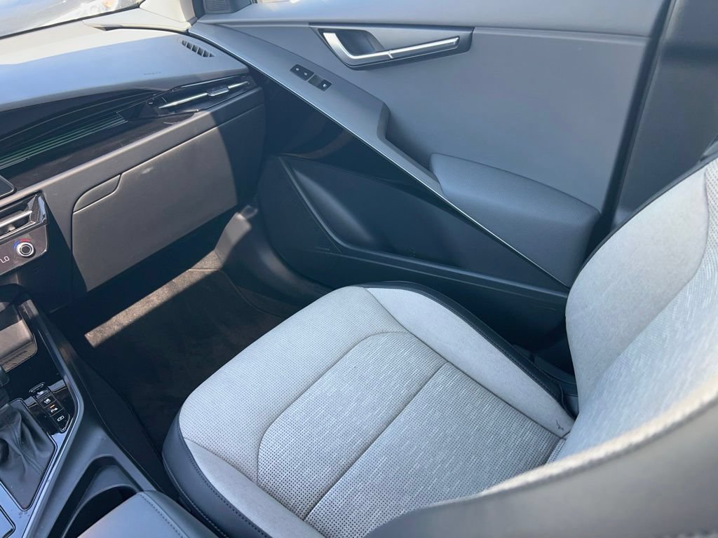 Certified 2024 Kia Niro FWD image 11