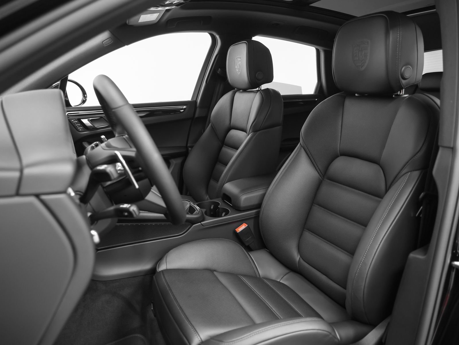 New 2026 Porsche Macan AWD/4WD image 5