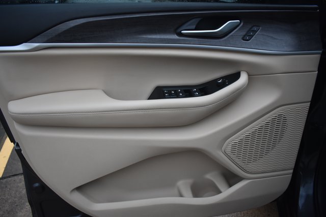 Used 2023 Jeep Grand Cherokee Limited RWD image 11