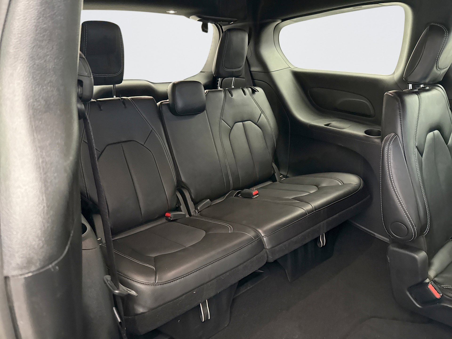 Used 2026 Chrysler Pacifica Select image 18