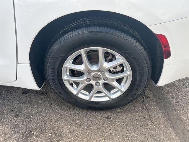 Used 2023 Chrysler Voyager LX image 43