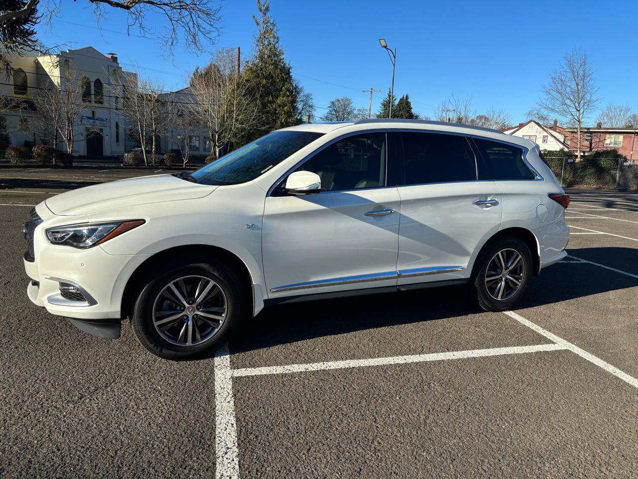 Used 2016 INFINITI QX60 Luxe w/ Premium Plus Package AWD/4WD image 3