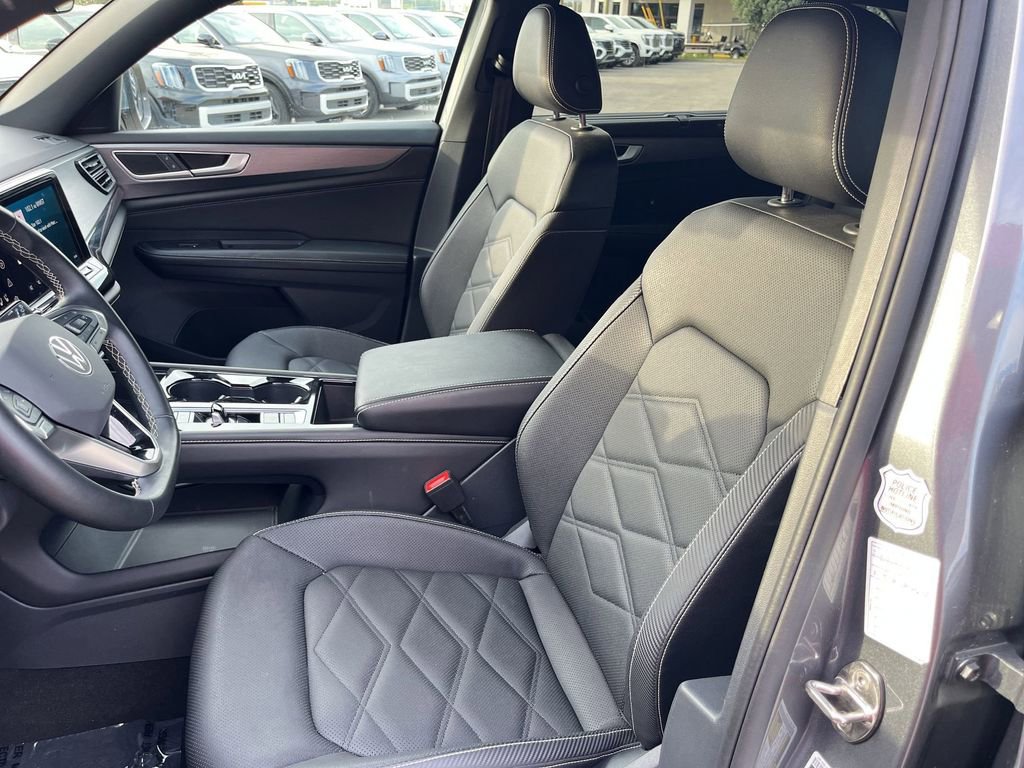 Used 2025 Volkswagen Atlas Cross Sport SE FWD image 24