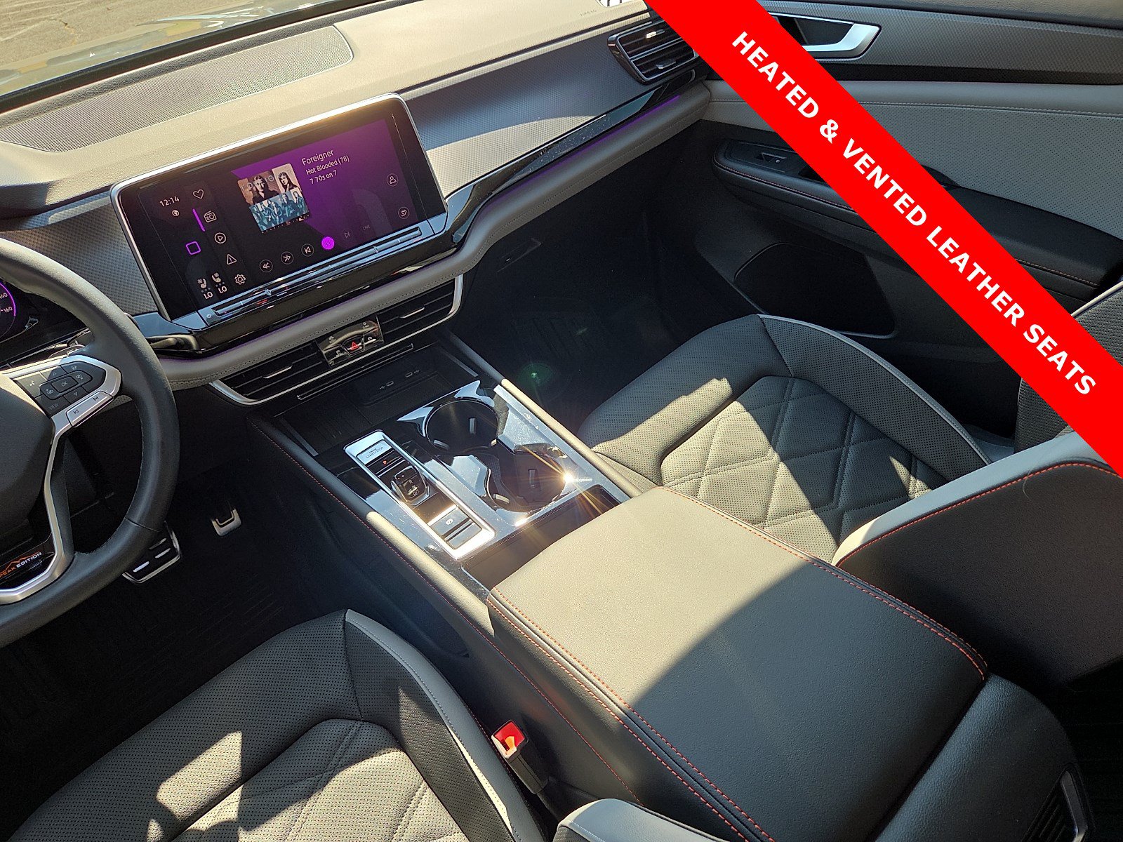 Used 2025 Volkswagen Atlas Peak Edition SE AWD/4WD image 14