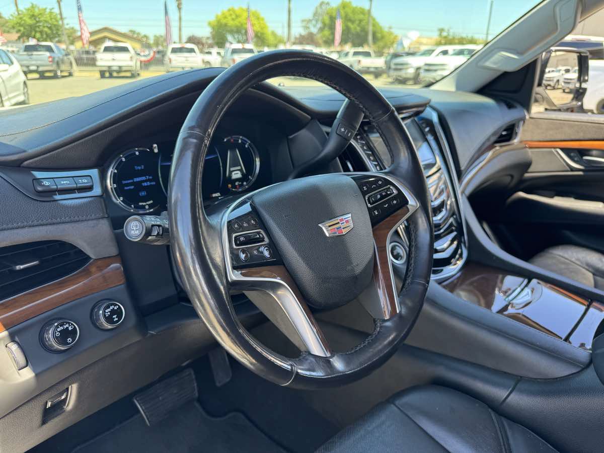 Used 2018 Cadillac Escalade ESV Premium Luxury AWD/4WD image 29
