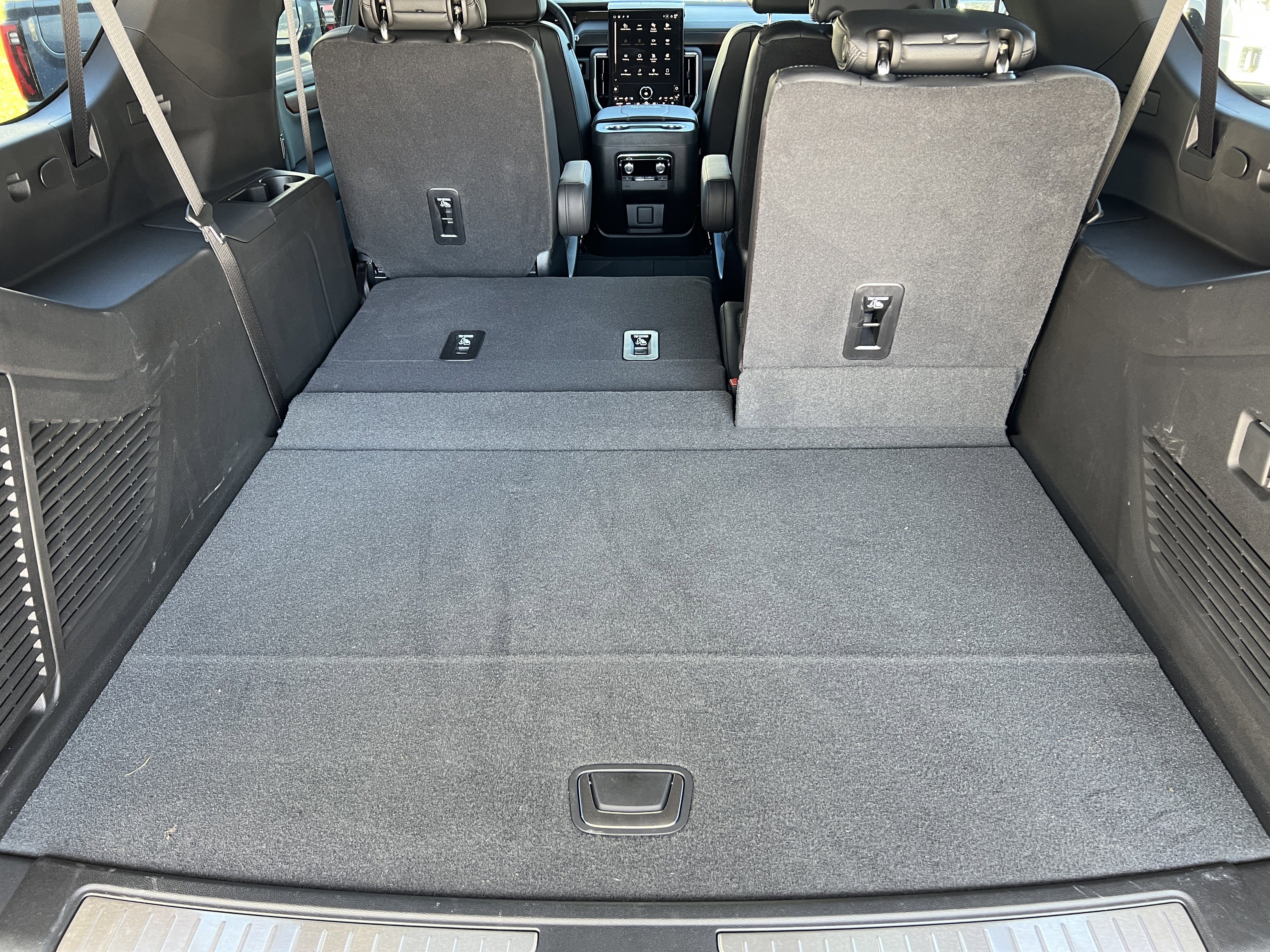 Used 2025 GMC Yukon XL Denali image 21