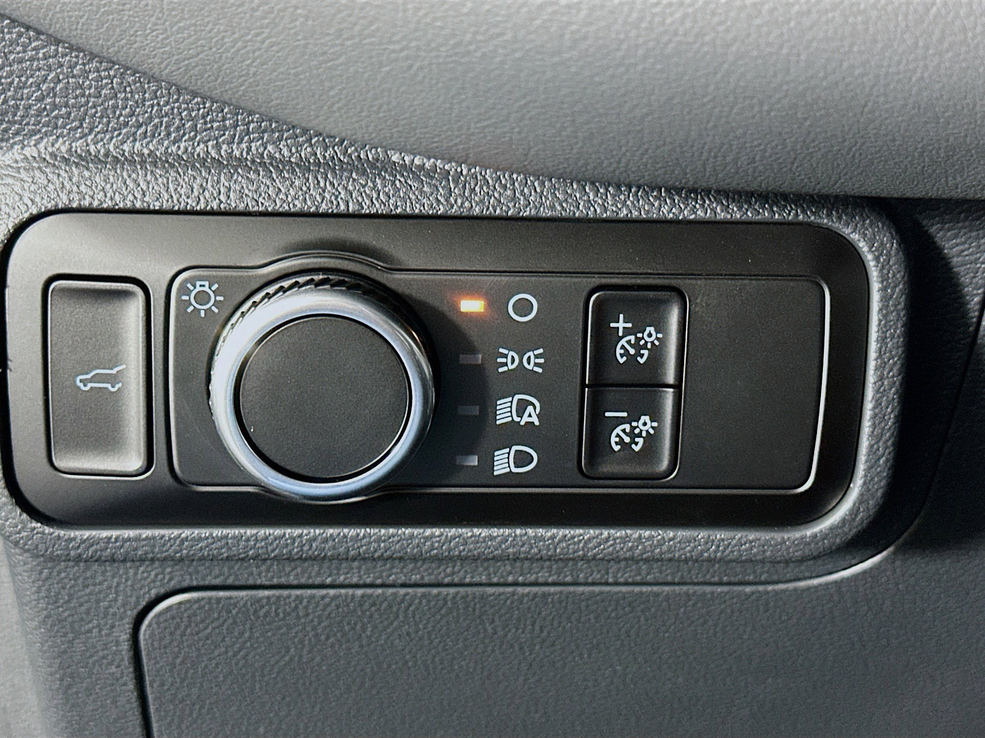 Used 2025 Ford Explorer Active image 17