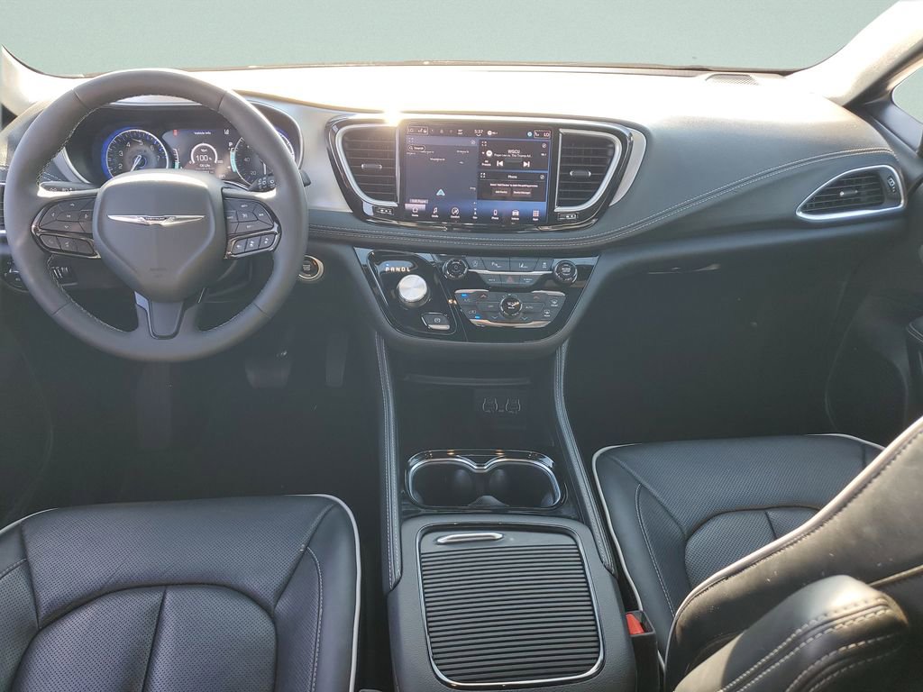 Used 2025 Chrysler Pacifica Limited FWD image 11