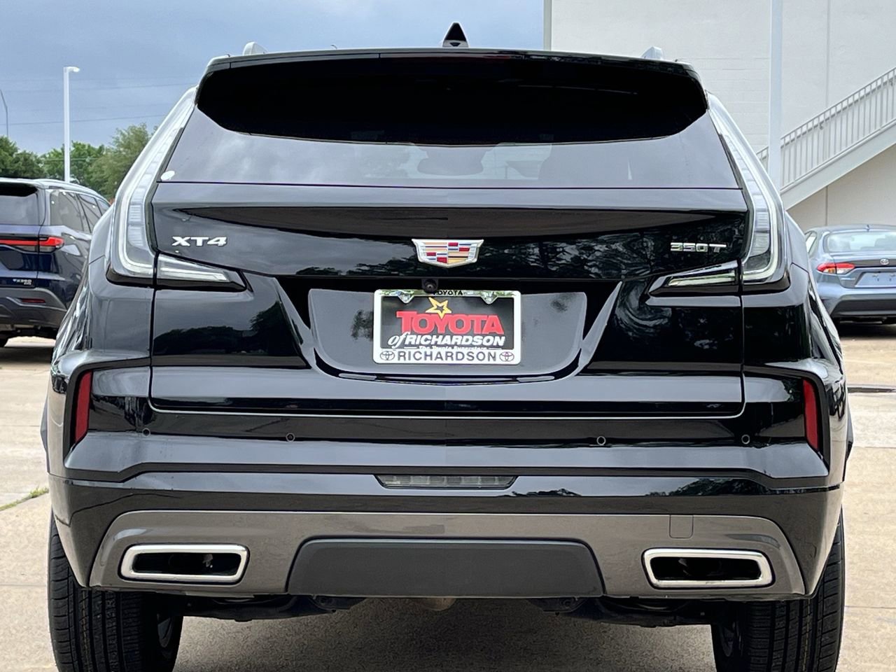 Used 2025 Cadillac XT4 Sport FWD image 2