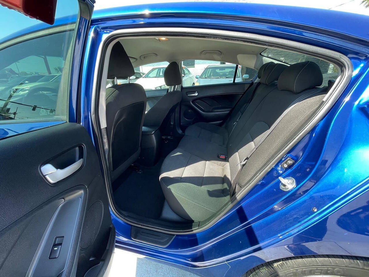 Used 2018 Kia Forte LX FWD image 4