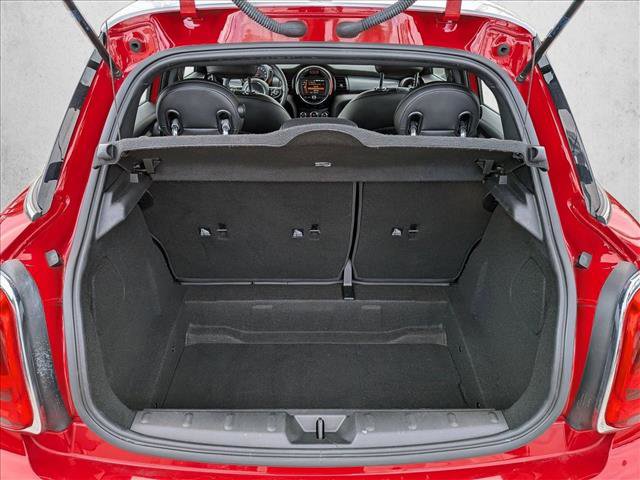 Used 2019 MINI Cooper 4-Door Hardtop image 6