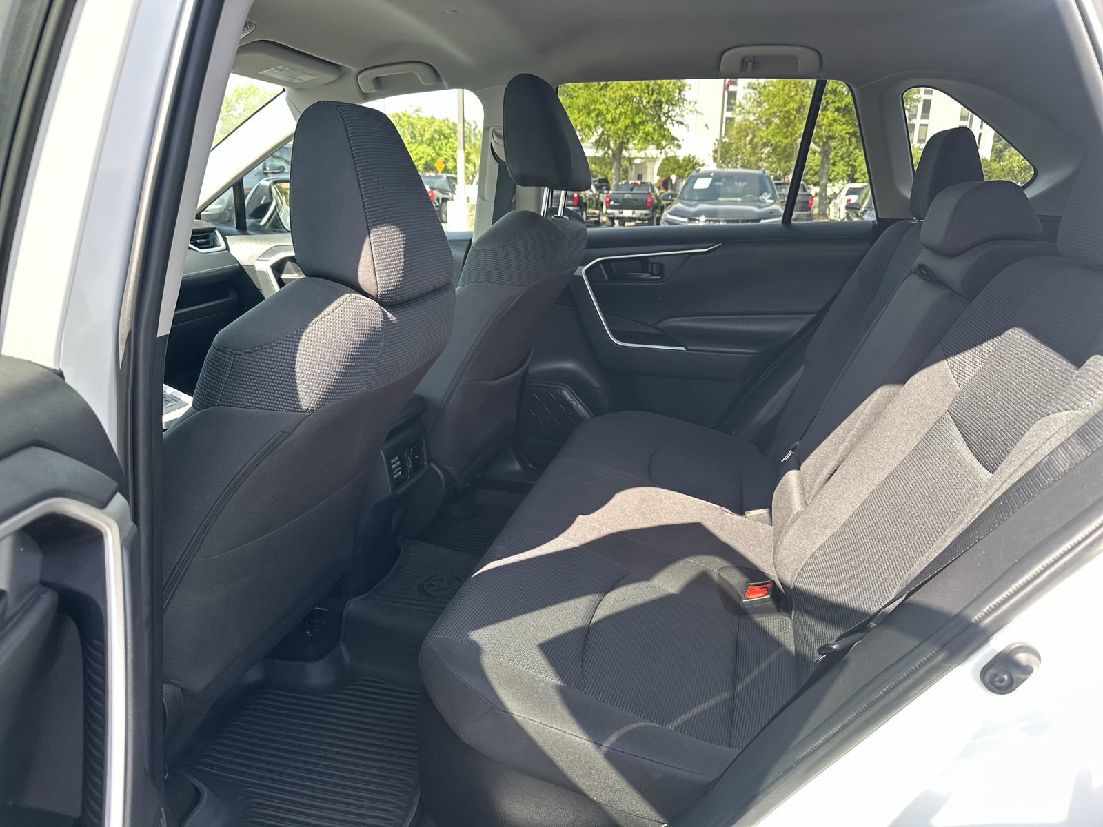 Used 2022 Toyota RAV4 LE AWD/4WD image 31