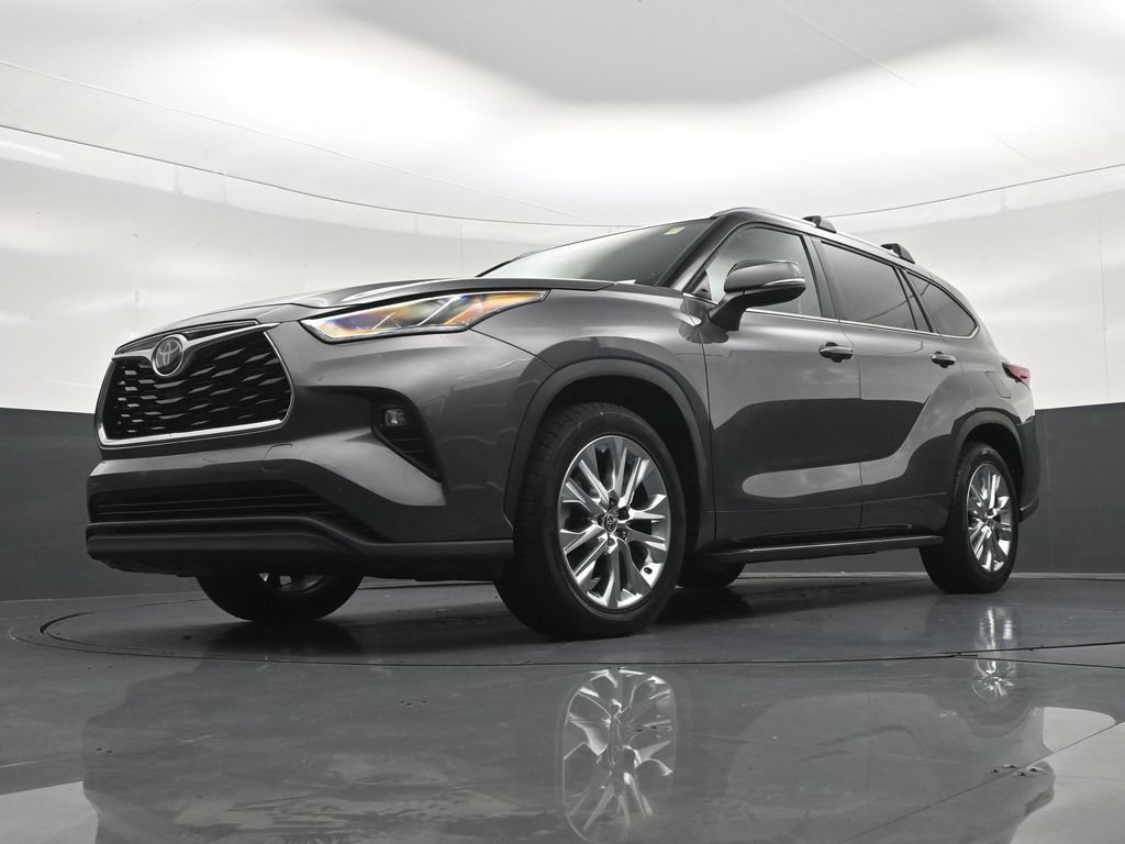 Used 2023 Toyota Highlander Limited FWD image 27