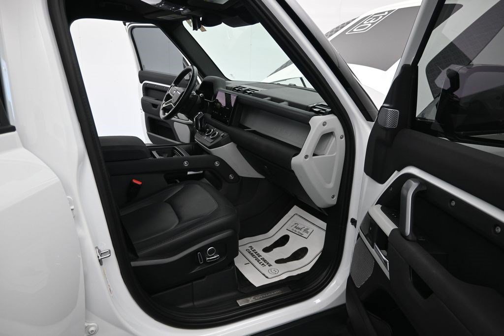 Used 2023 Land Rover Defender 130 X-Dynamic SE AWD/4WD image 12