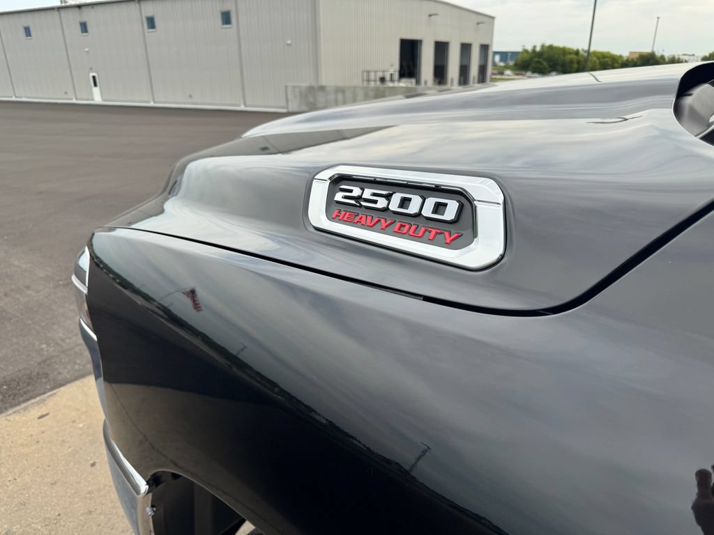 New 2026 RAM 2500 Laramie AWD/4WD image 16