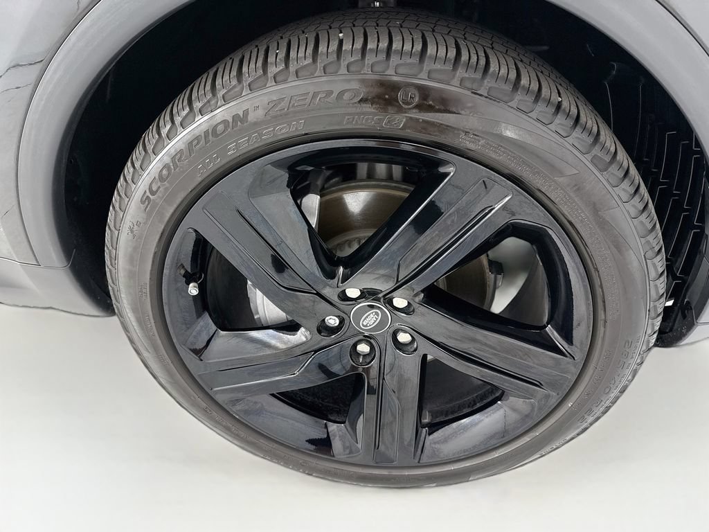 Certified 2025 Land Rover Discovery S AWD/4WD image 31
