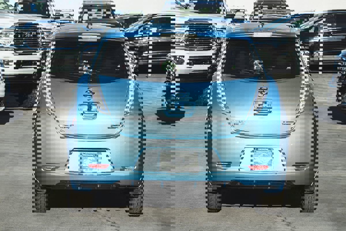 Used 2011 Nissan Leaf SL image 4