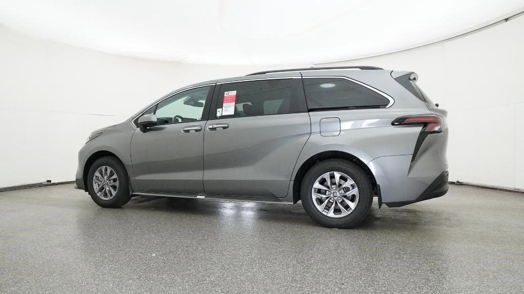 New 2026 Toyota Sienna XLE image 12