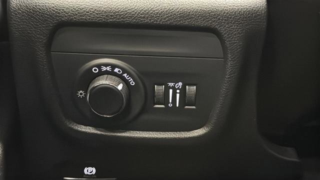 New 2026 Jeep Grand Cherokee Altitude AWD/4WD image 37