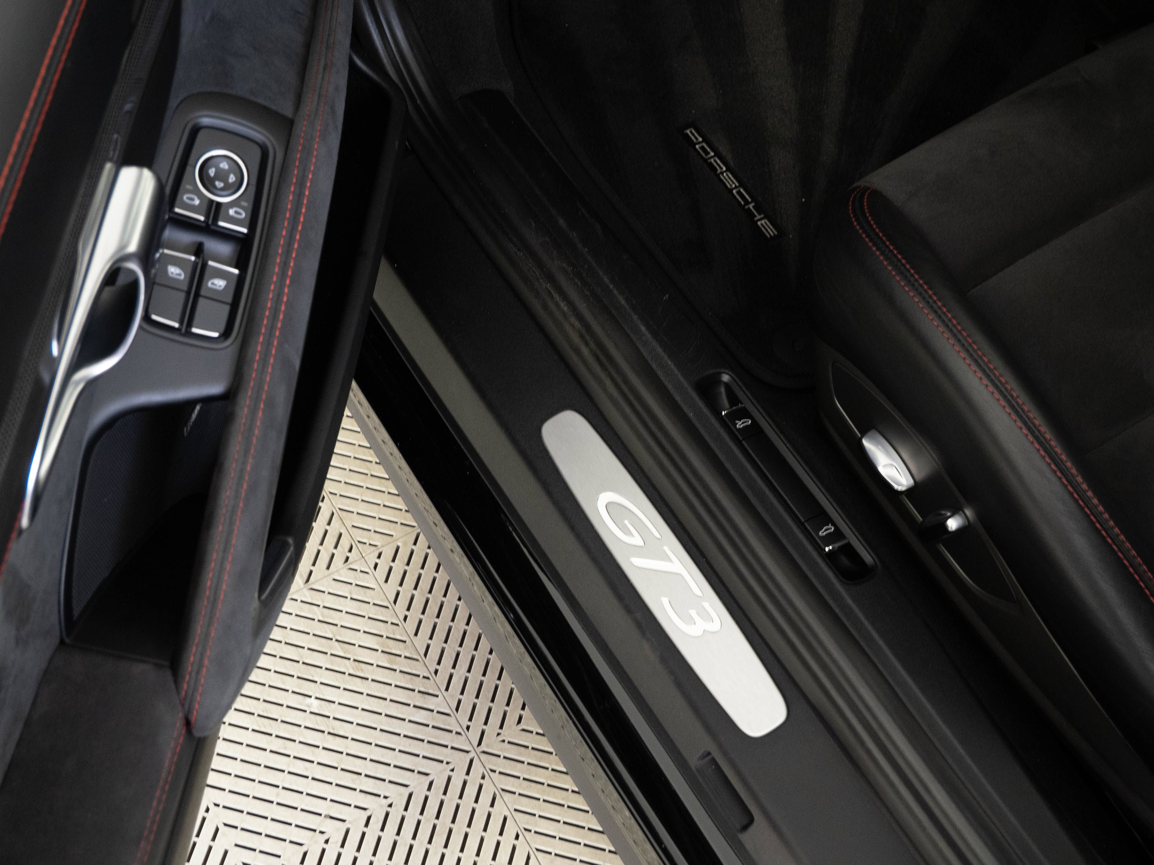 Certified 2018 Porsche 911 GT3 RWD image 8