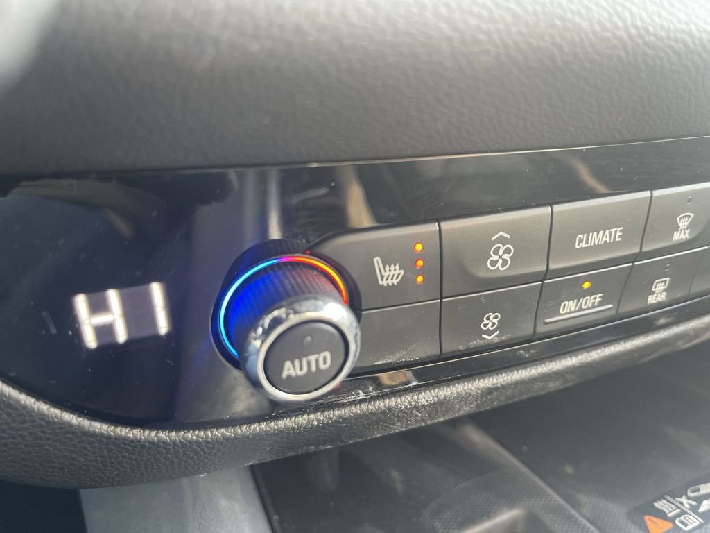 Used 2023 Buick Enclave Essence image 28