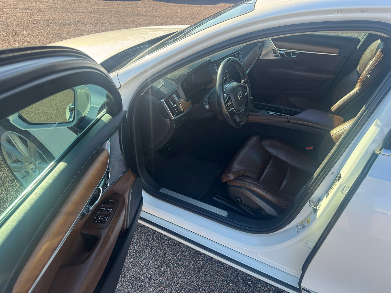 Used 2018 Volvo S90 T6 Inscription w/ Convenience Package image 25