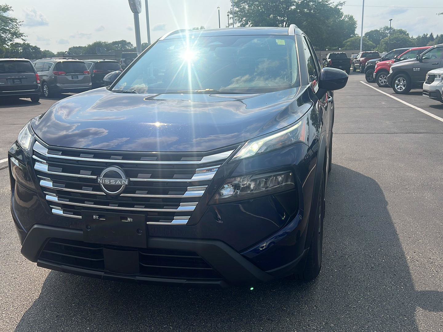 Used 2025 Nissan Rogue SV w/ SV Premium Package AWD/4WD image 13