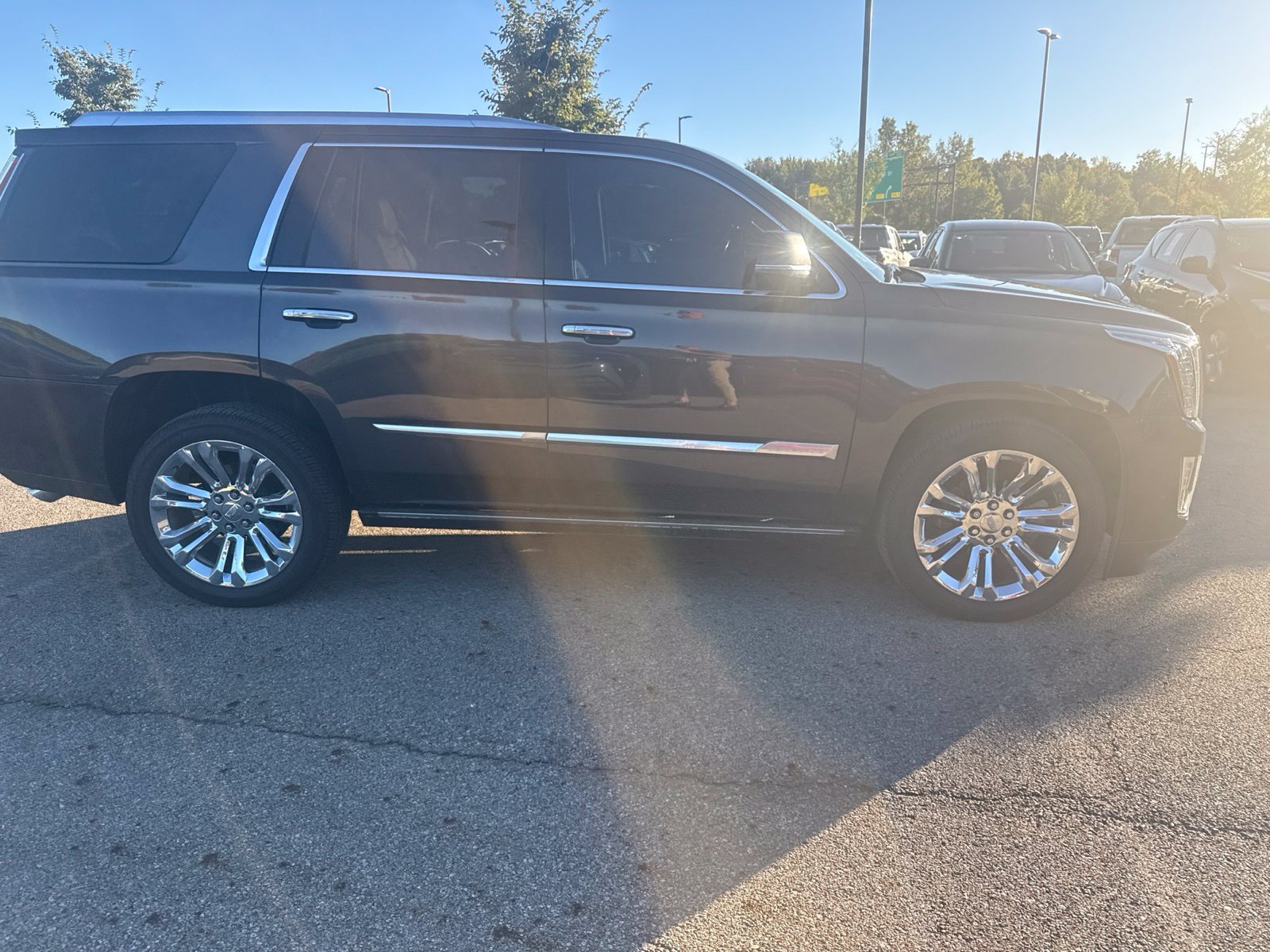 Used 2018 Cadillac Escalade Premium Luxury w/ LPO, Radiant Package AWD/4WD image 4
