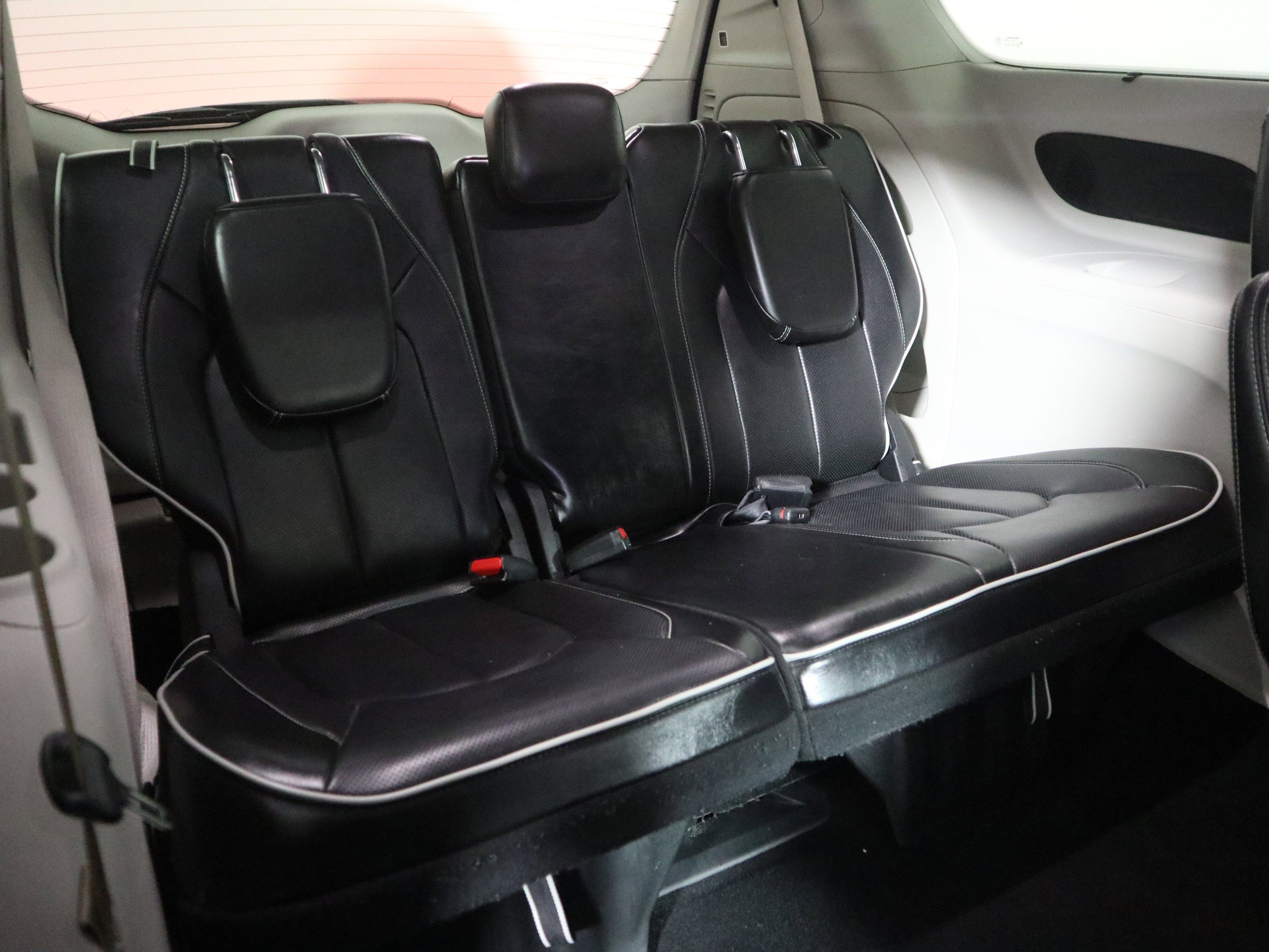 Used 2024 Chrysler Pacifica Limited image 22