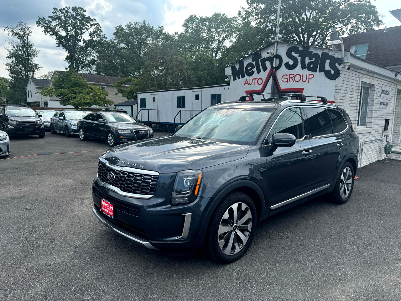Used 2020 Kia Telluride EX w/ EX Premium Package image 3
