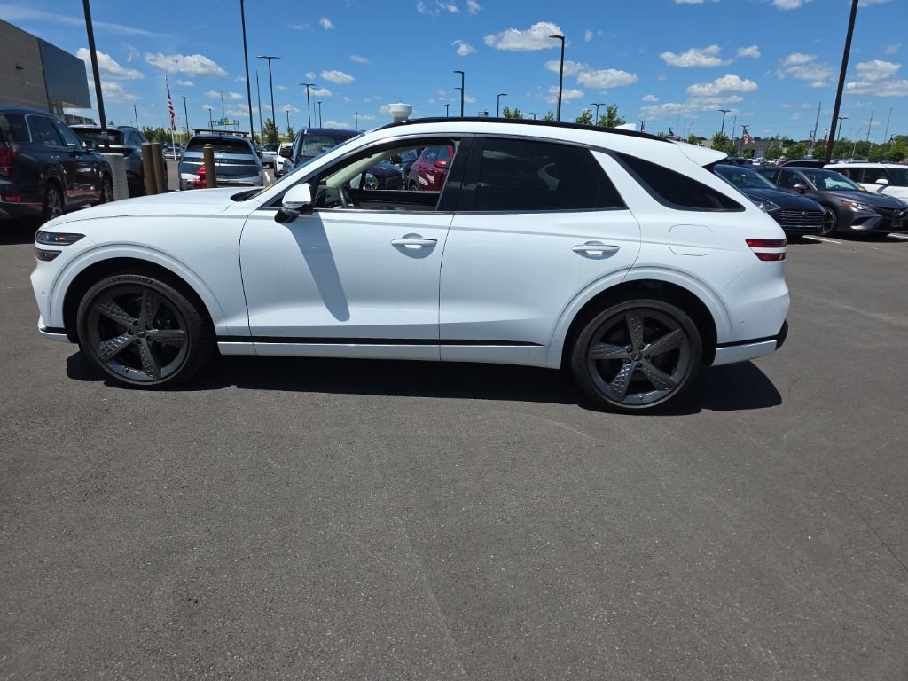 Used 2025 Genesis GV70 3.5T Sport w/ Sport Advanced Package AWD/4WD image 8
