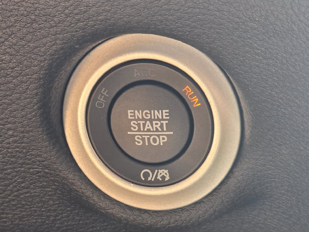 Used 2026 Chrysler Pacifica Select FWD image 37