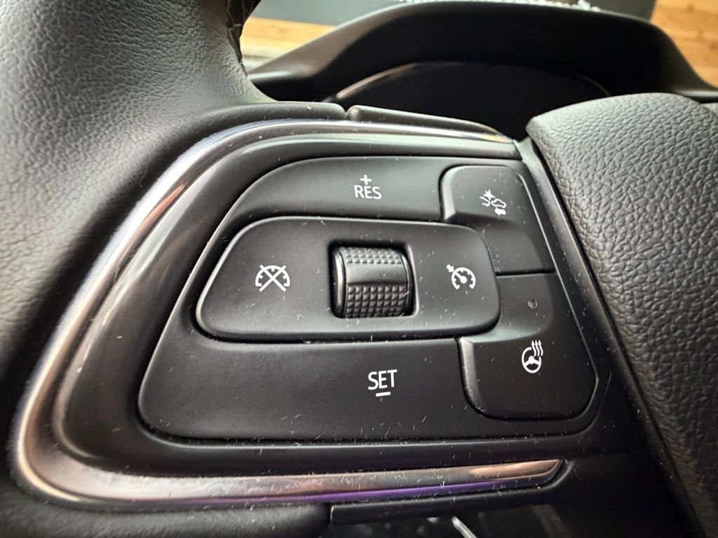 Used 2023 Buick Envision Essence image 21