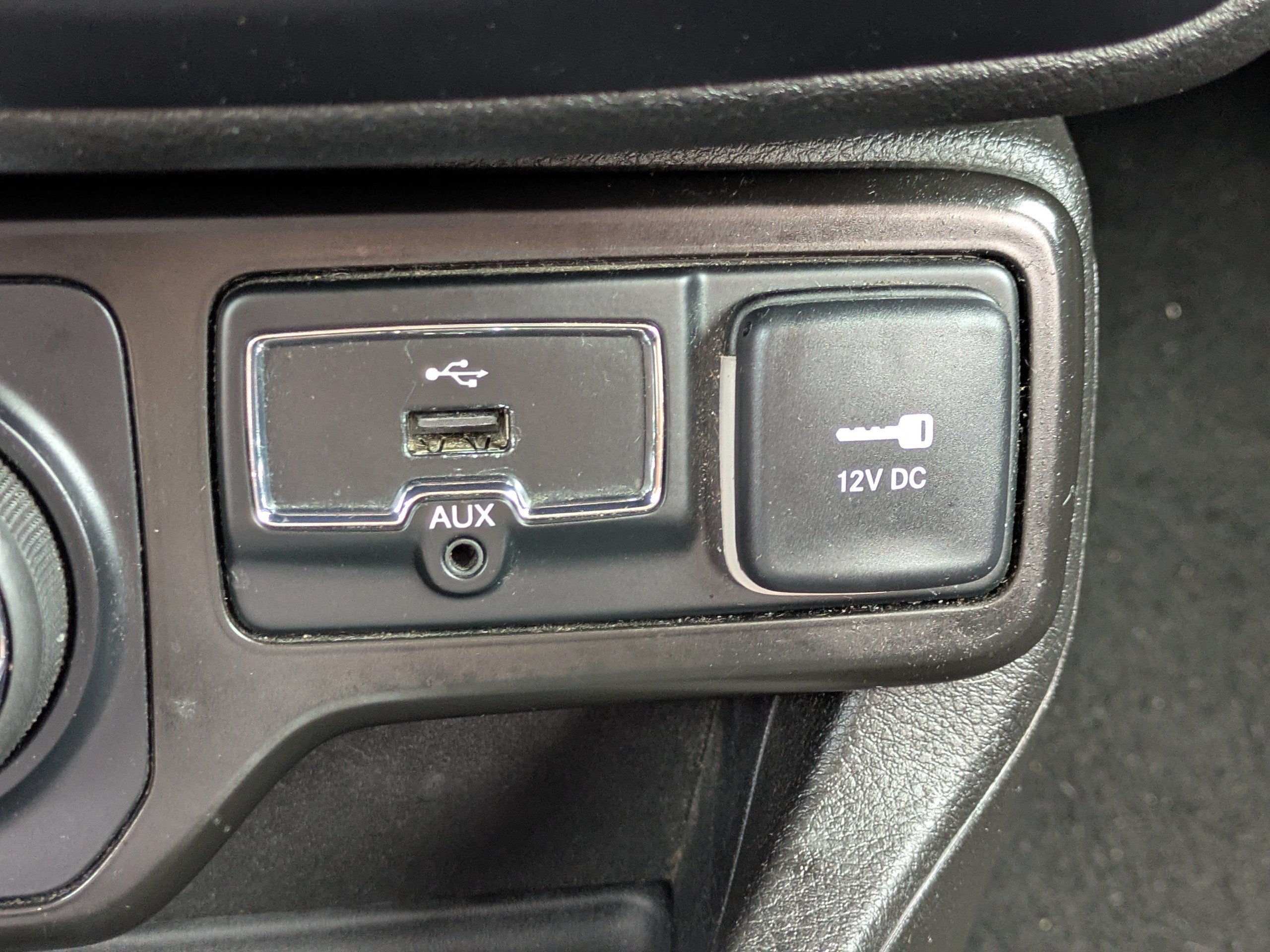 Used 2022 Jeep Renegade Latitude AWD/4WD image 32