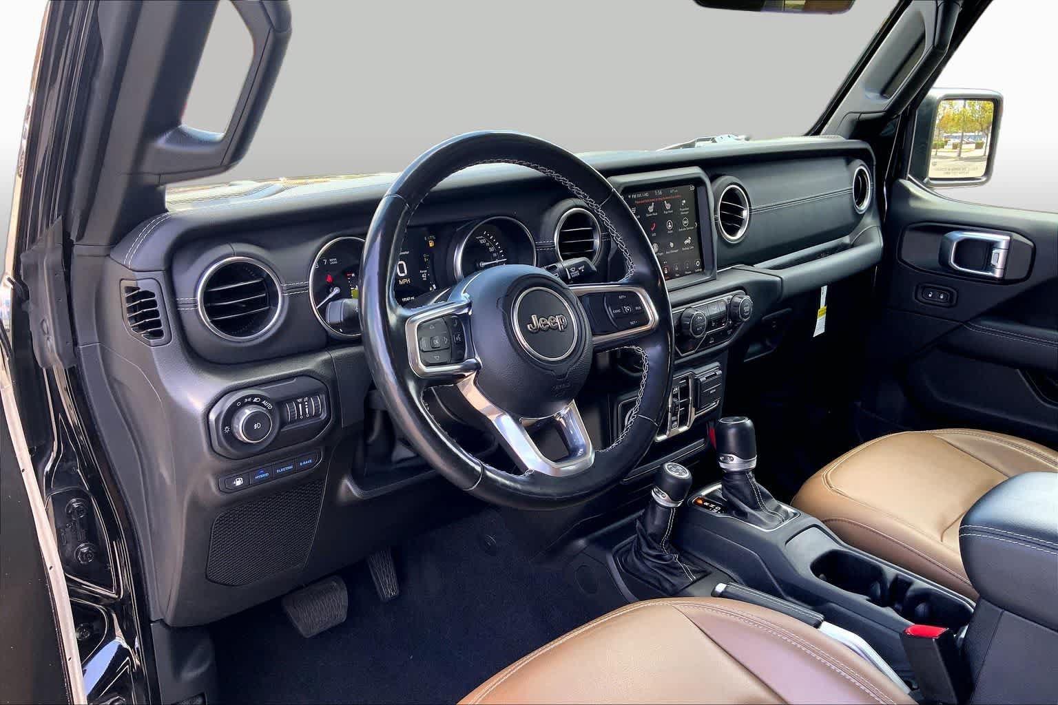 Used 2022 Jeep Wrangler Unlimited Sahara w/ Cold Weather Group AWD/4WD image 16