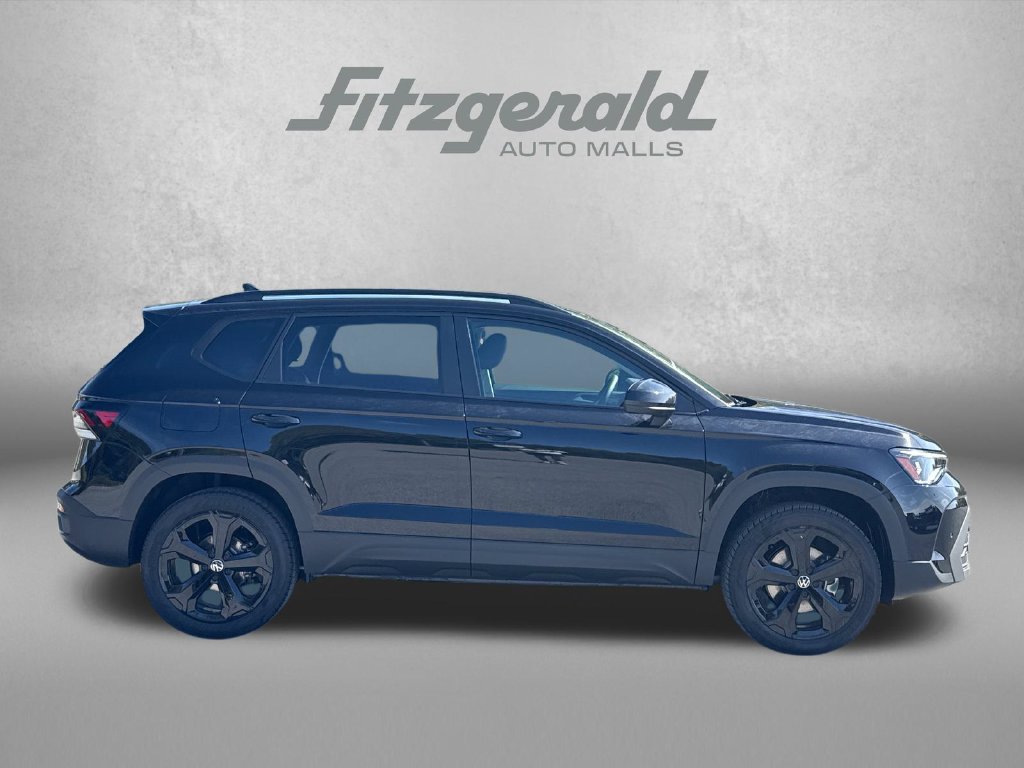 New 2027 Volkswagen Taos SE AWD/4WD image 4