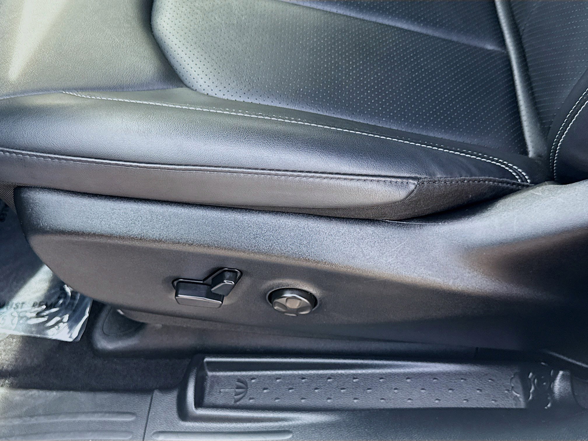 Used 2025 Chrysler Pacifica Select FWD image 17