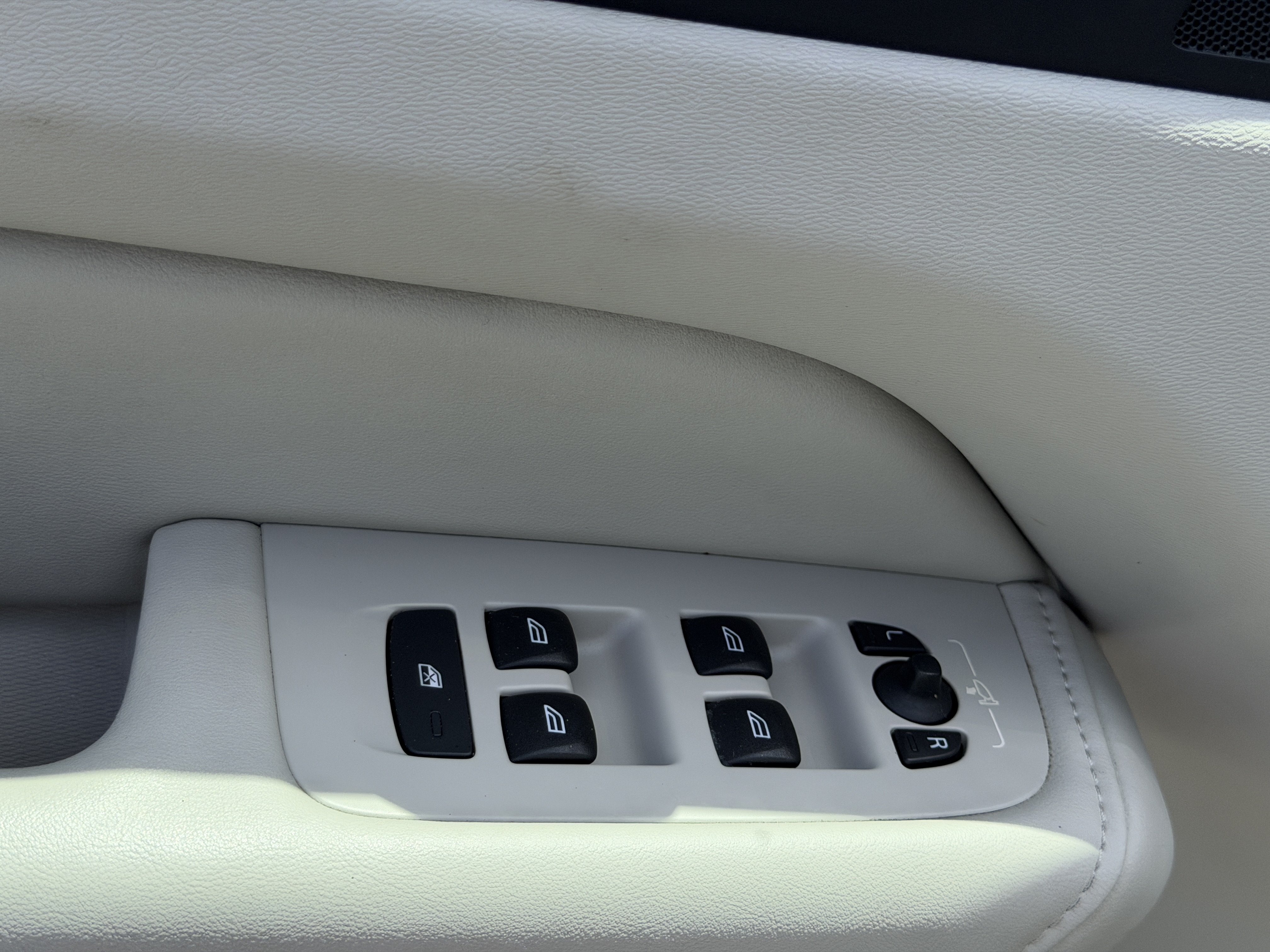Certified 2024 Volvo XC60 B5 Core AWD/4WD image 17