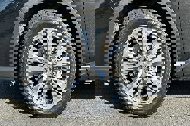 Used 2022 Subaru Ascent Limited image 32