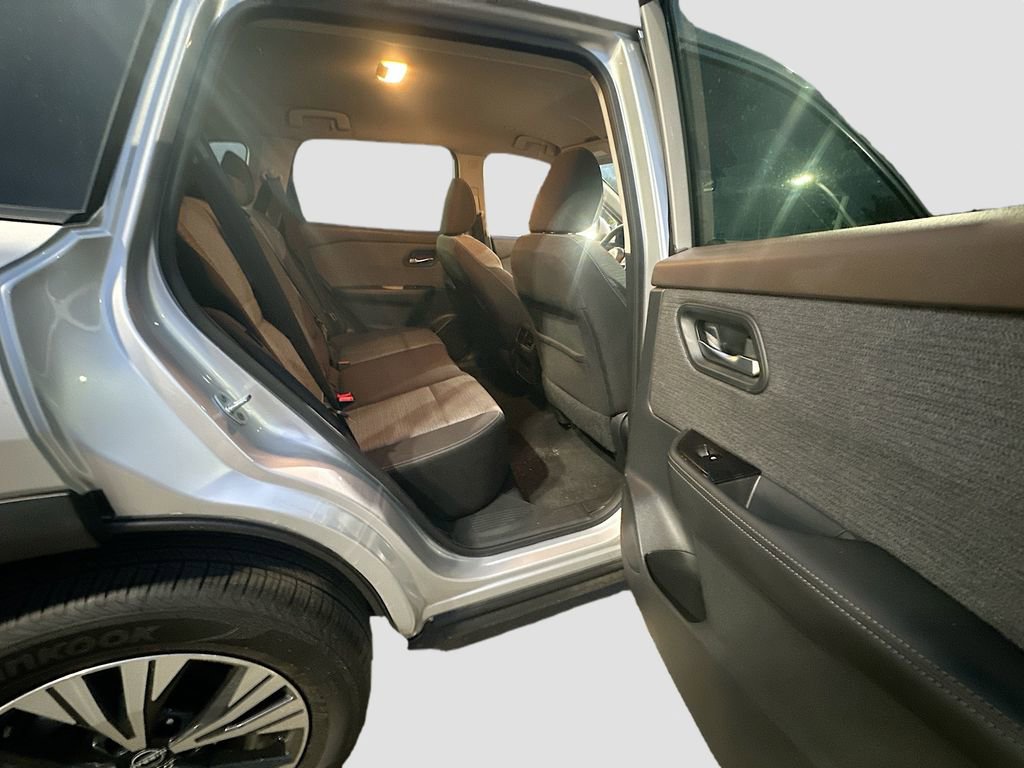 Used 2022 Nissan Rogue SV AWD/4WD image 29