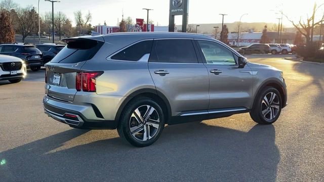 Used 2023 Kia Sorento SX Prestige w/ Panoramic Sunroof Package image 2